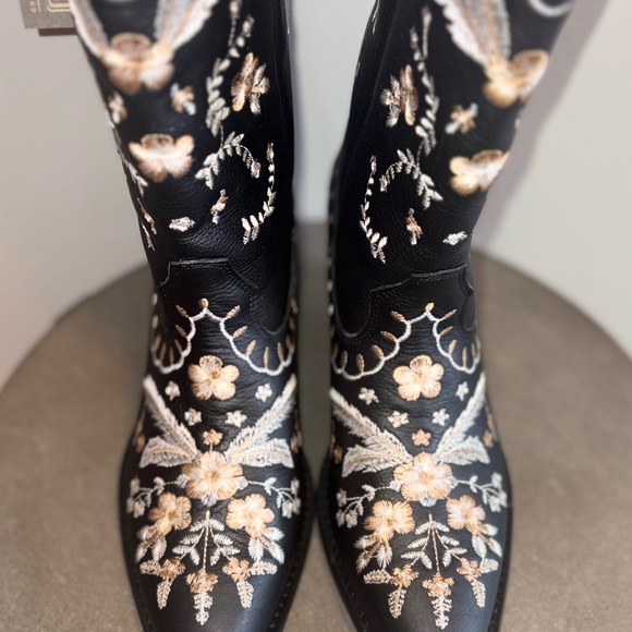 Dingo Black and White Embroidered Heeled Boots - Picture 4 of 13